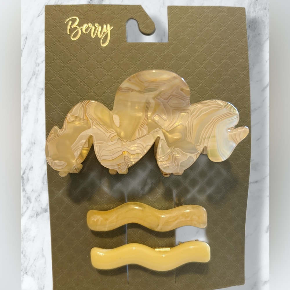 BERRY Marble Hair Claw and 2 Clips NWT